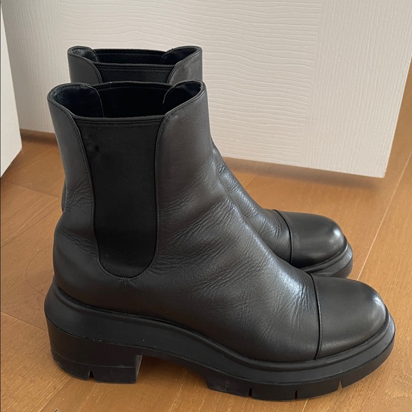 Stuart Weitzman Norah Lug Sole Chelsea Boots - Picture 6 of 16